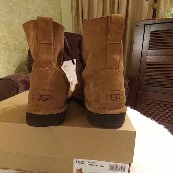 UGG Elvi Ankle Boots (size 7 and size 8) - Picture 2 of 6
